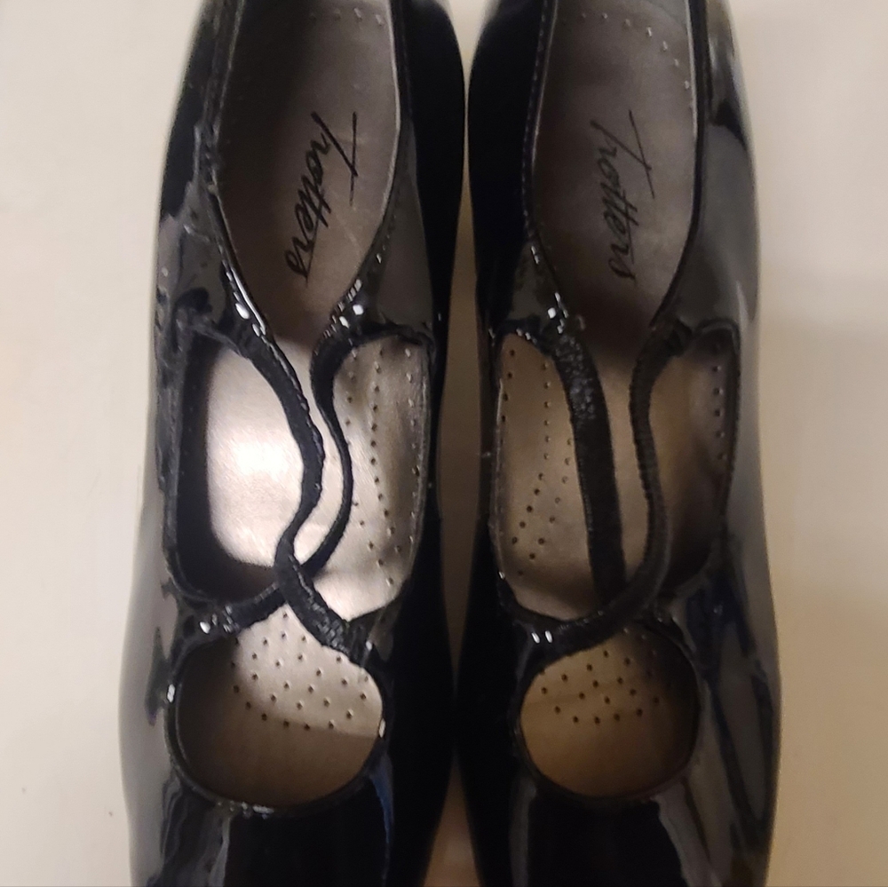 Trotters Women's Black Patent Leather Shoes